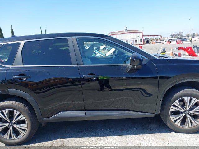 JN8BT3BAXPW422599 Nissan Rogue Sv Fwd