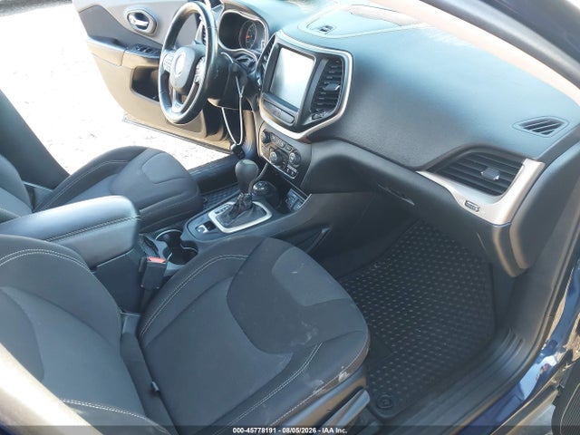 45778191 :رقم المزاد ، 1C4PJMCS2FW686399 vin ، 2015 Jeep Cherokee Latitude مزاد بيع