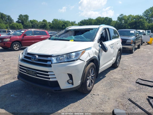 Продажа на аукционе авто 2018 Toyota Highlander Xle, vin: 5TDJZRFH0JS556707, номер лота: 45778343