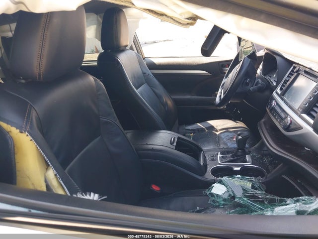Продажа на аукционе авто 2018 Toyota Highlander Xle, vin: 5TDJZRFH0JS556707, номер лота: 45778343