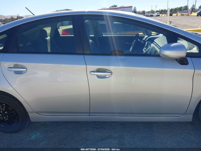 Toyota Prius Three 2014 JTDKN3DUXE0392131 Image 13
