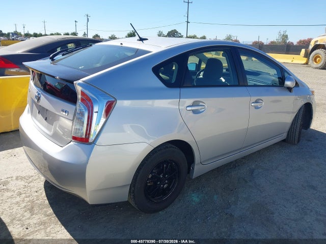 Toyota Prius Three 2014 JTDKN3DUXE0392131 Image 4