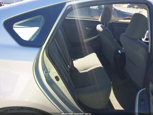 Toyota Prius Three 2014 JTDKN3DUXE0392131 Image 8