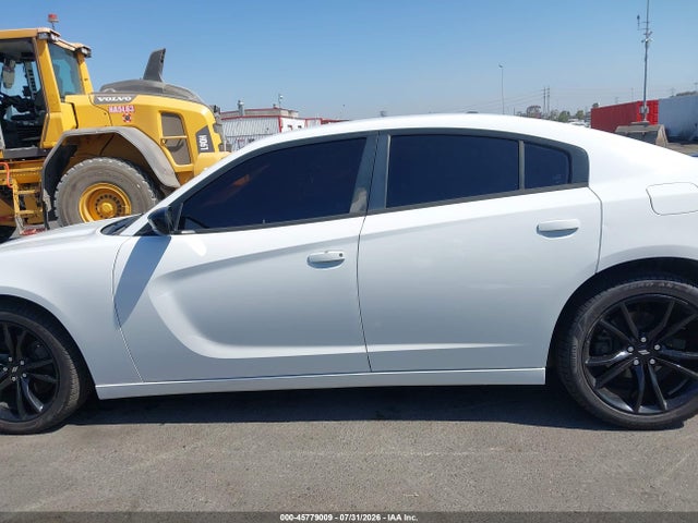 2C3CDXBG1JH272952 Dodge Charger Sxt Rwd