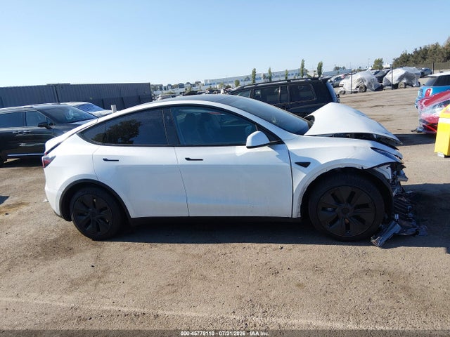 Tesla Model Y 2024 7SAYGDEDXRF112873 Image 16