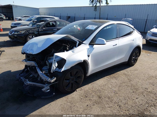 Tesla Model Y 2024 7SAYGDEDXRF112873 Image 2