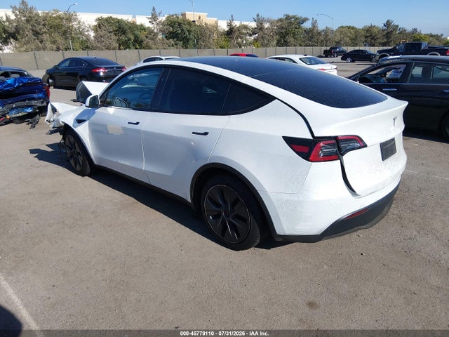 Tesla Model Y 2024 7SAYGDEDXRF112873 Image 3