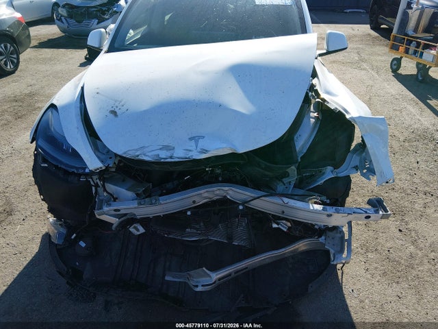 Tesla Model Y 2024 7SAYGDEDXRF112873 Image 13