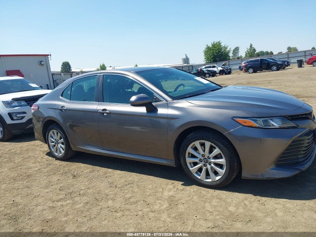 4T1B11HK9JU099828 Toyota CAMRY LE