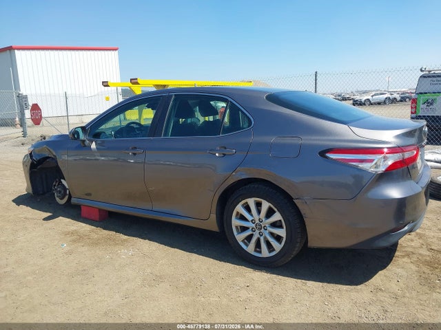 4T1B11HK9JU099828 Toyota CAMRY LE
