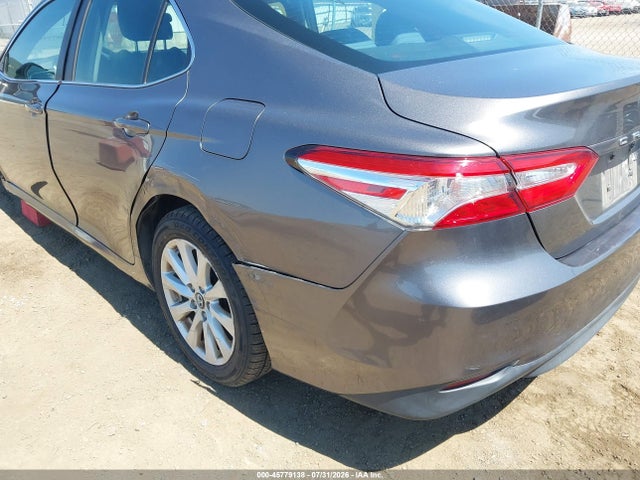 4T1B11HK9JU099828 Toyota CAMRY LE