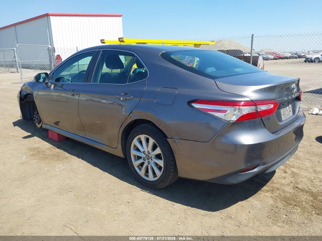 4T1B11HK9JU099828 Toyota CAMRY LE