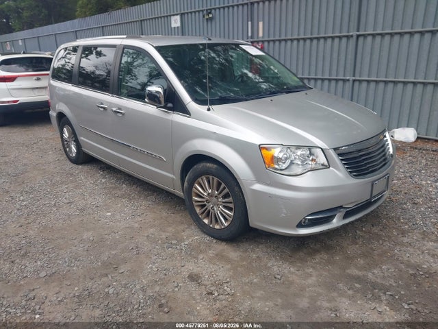 45779251 :رقم المزاد ، 2A4RR6DG3BR800818 vin ، 2011 Chrysler Town & Country Limited مزاد بيع