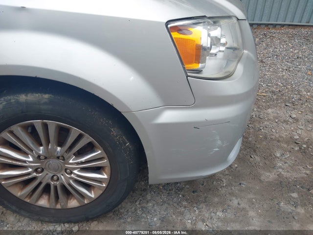 45779251 :رقم المزاد ، 2A4RR6DG3BR800818 vin ، 2011 Chrysler Town & Country Limited مزاد بيع