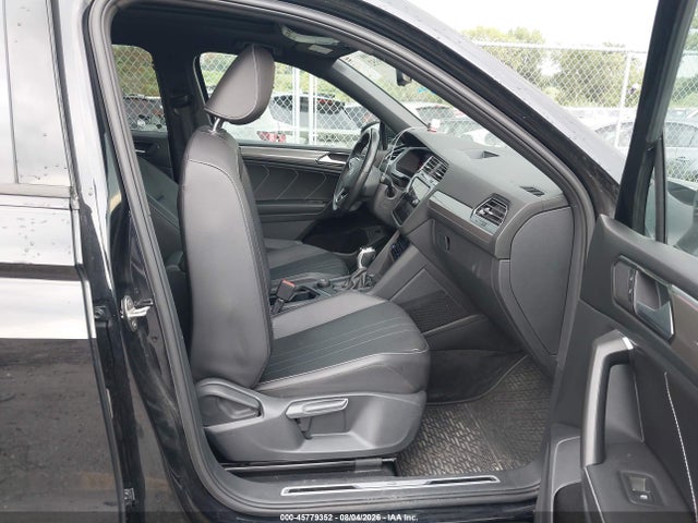 Продаж на аукціоні авто 2022 Volkswagen Tiguan 2.0t Se R-line Black, vin: 3VV8B7AX4NM000560, номер лоту: 45779352