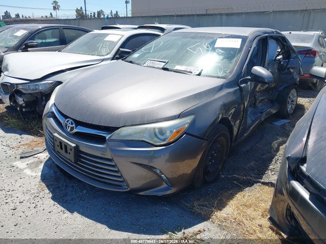 Toyota CAMRY LE 2016 4T4BF1FKXGR562739 Image 2