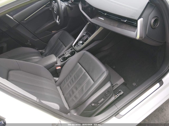 2023 Audi A3 Premium Plus 40 Tfsi Front-wheel Drive S Tronic მანქანა იყიდება აუქციონზე, vin: WAUBUDGY9PA086734, აუქციონის ნომერი: 45779703