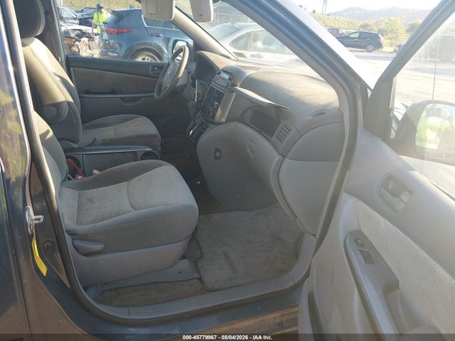 2010 Toyota Sienna Ce/le მანქანა იყიდება აუქციონზე, vin: 5TDKK4CC4ASz93688, აუქციონის ნომერი: 45779967