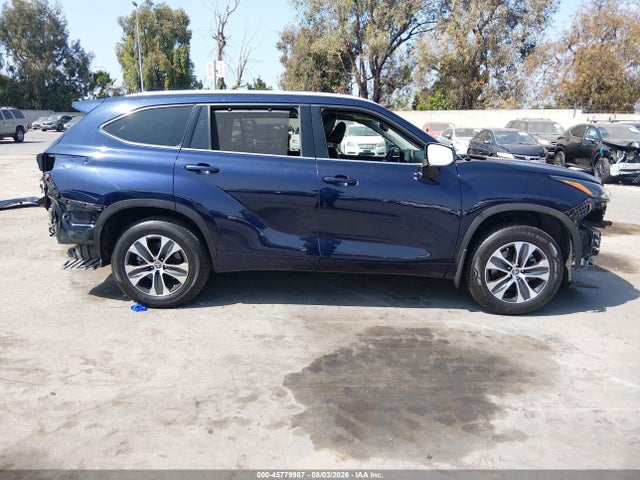 Toyota Highlander Xle 2022 5TDGZRBH2NS197351 Image 14