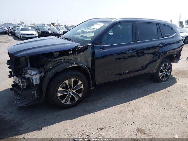Toyota Highlander Xle 2022 5TDGZRBH2NS197351 Image 2