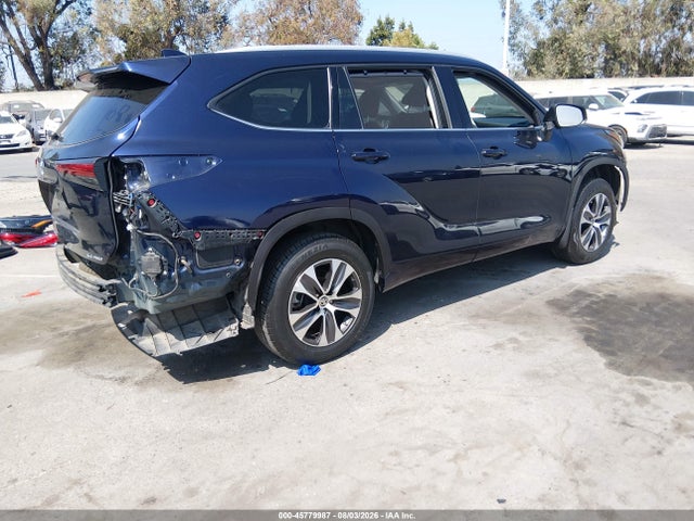 Toyota Highlander Xle 2022 5TDGZRBH2NS197351 Image 4