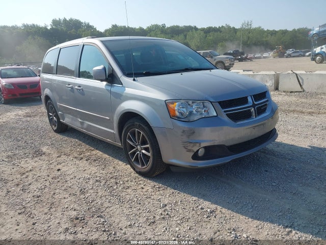 Auction sale of the 2017 Dodge Grand Caravan Sxt, vin: 2C4RDGCG9HR760958, lot number: 45780147