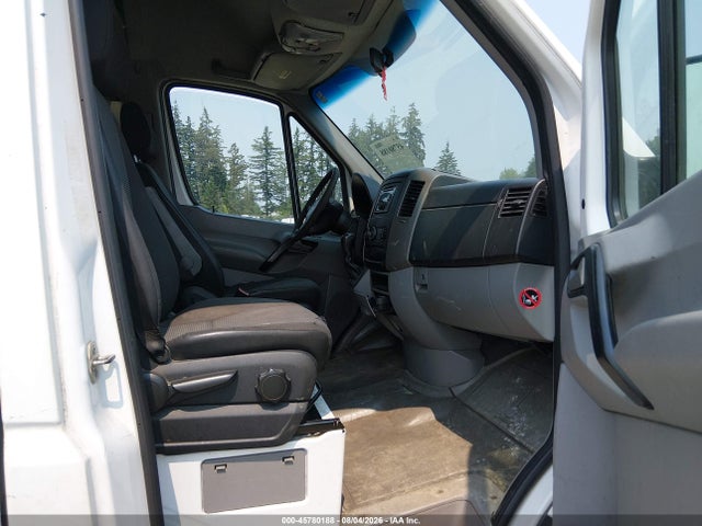 45780188 :رقم المزاد ، WD3PE7CC5A5497379 vin ، 2010 Mercedes-benz Sprinter Van 2500 مزاد بيع