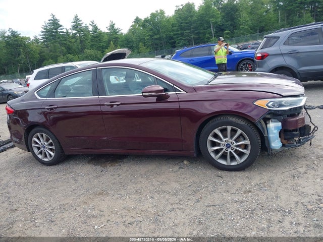 3FA6P0HDXHR109449 Ford FUSION SE