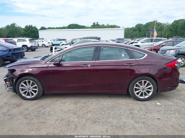 3FA6P0HDXHR109449 Ford FUSION SE