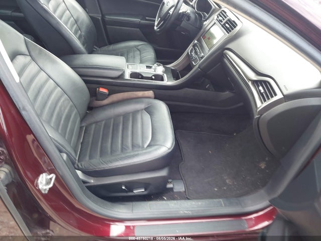 3FA6P0HDXHR109449 Ford FUSION SE