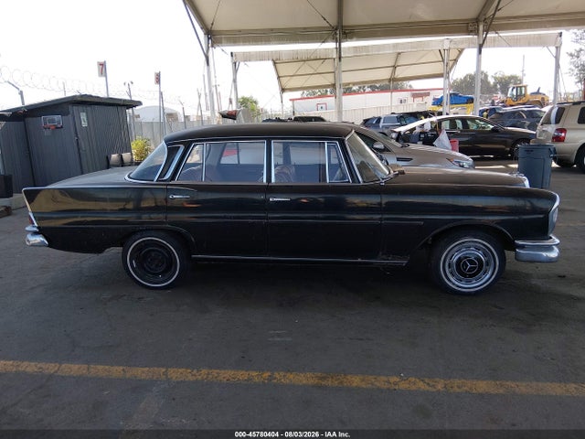 45780404 :رقم المزاد ، 038052B vin ، 1961 Mercedes-benz 220s مزاد بيع