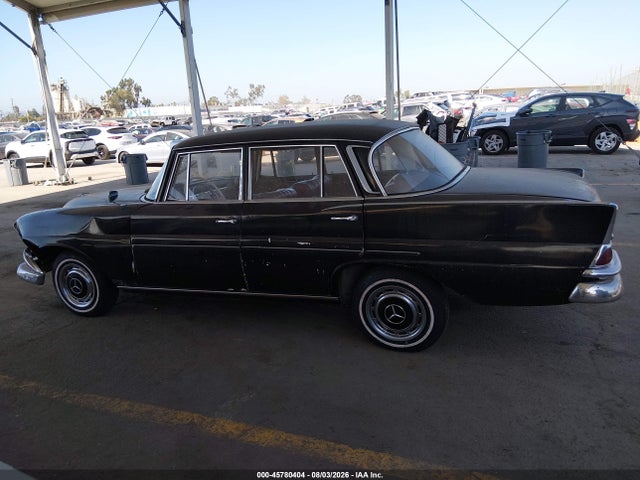 45780404 :رقم المزاد ، 038052B vin ، 1961 Mercedes-benz 220s مزاد بيع