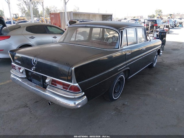 45780404 :رقم المزاد ، 038052B vin ، 1961 Mercedes-benz 220s مزاد بيع