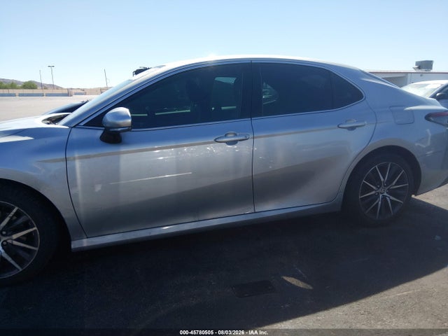 45780505 :رقم المزاد ، 4T1F11AK2MU465208 vin ، 2021 Toyota Camry Xle مزاد بيع