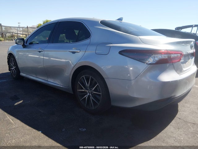 45780505 :رقم المزاد ، 4T1F11AK2MU465208 vin ، 2021 Toyota Camry Xle مزاد بيع