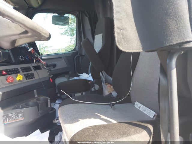 Продажа на аукционе авто 2021 Freightliner New Cascadia 126, vin: 3AKJHHDR5MSMJ7555, номер лота: 45780518