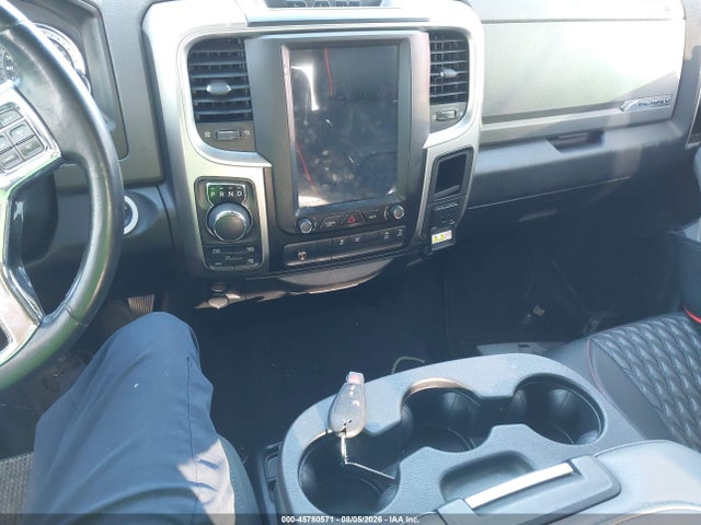 1C6RR7TT1JS157593 RAM 1500 Big Horn 4x4 6&#039;4 Box