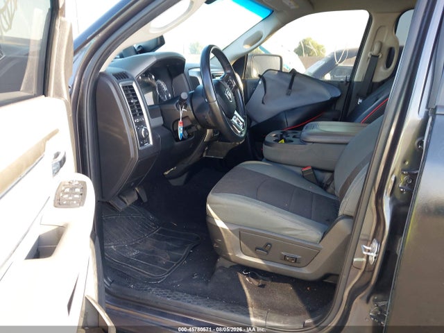 1C6RR7TT1JS157593 RAM 1500 Big Horn 4x4 6&#039;4 Box