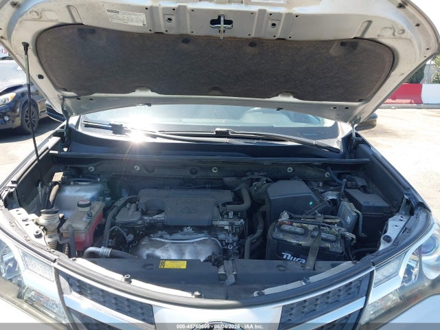 Toyota RAV4 LE 2015 JTMZFREV8FJ042272 Image 10