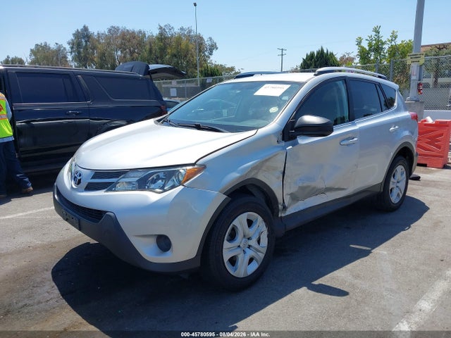 Toyota RAV4 LE 2015 JTMZFREV8FJ042272 Image 2