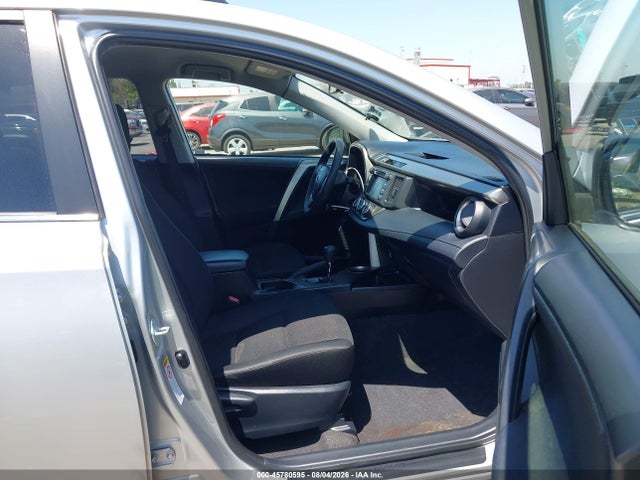 Toyota RAV4 LE 2015 JTMZFREV8FJ042272 Image 5