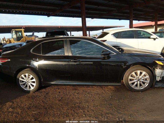 Toyota CAMRY LE 2018 4T1B11HK7JU573128 Image 14