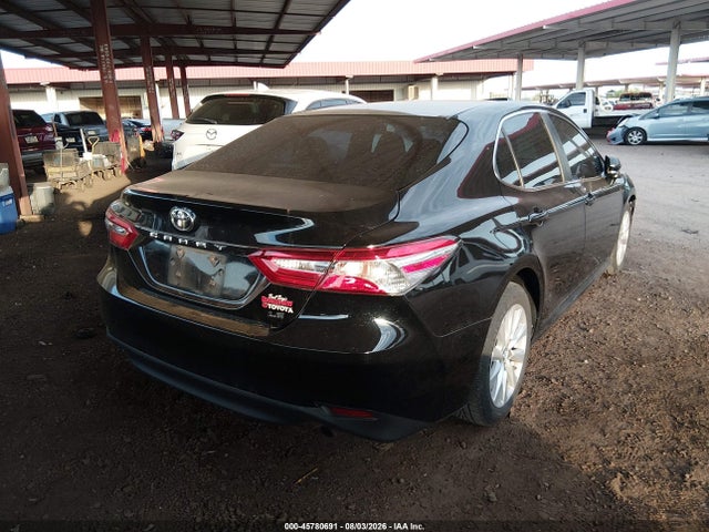 Toyota CAMRY LE 2018 4T1B11HK7JU573128 Image 4