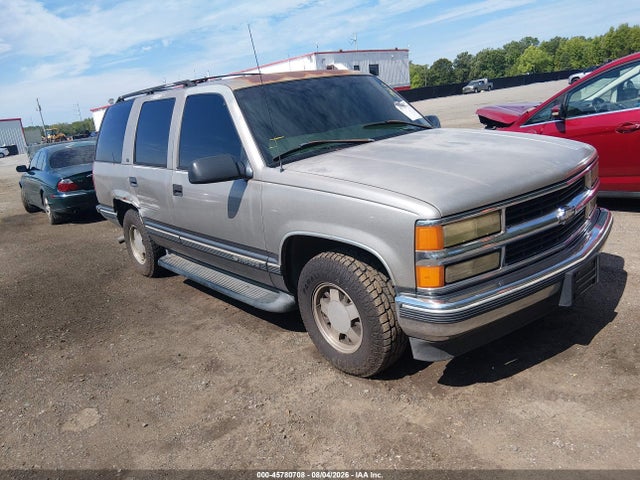 1999 Chevrolet Tahoe Limited მანქანა იყიდება აუქციონზე, vin: 1GNEC13R4XJ496638, აუქციონის ნომერი: 45780708