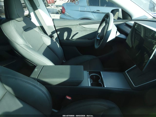 45780808 :رقم المزاد ، 7SAYGDED0TA452151 vin ، 2026 Tesla Model Y مزاد بيع