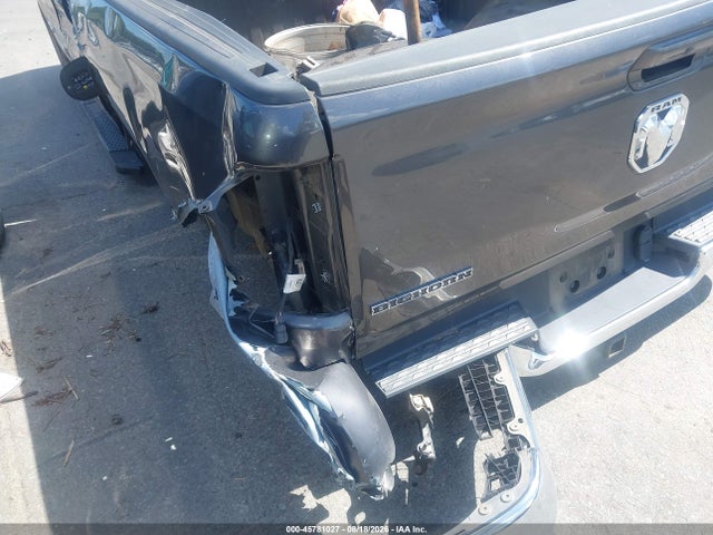 45781027 :رقم المزاد ، 1C6RRFMG8NN421571 vin ، 2022 Ram 1500 Big Horn  4x4 6'4 Box مزاد بيع