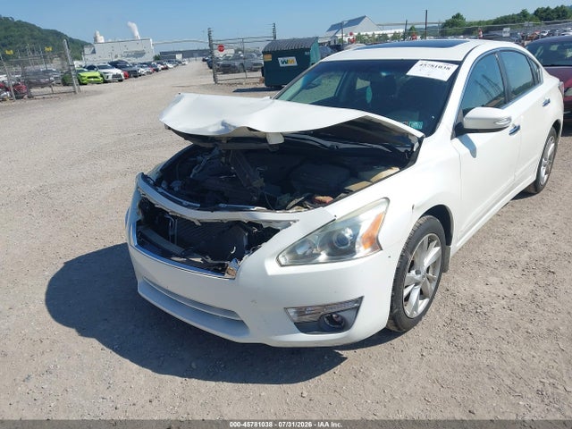 2014 Nissan Altima 2.5/s/sv/sl მანქანა იყიდება აუქციონზე, vin: 1N4AL3AP4EC105581, აუქციონის ნომერი: 45781038