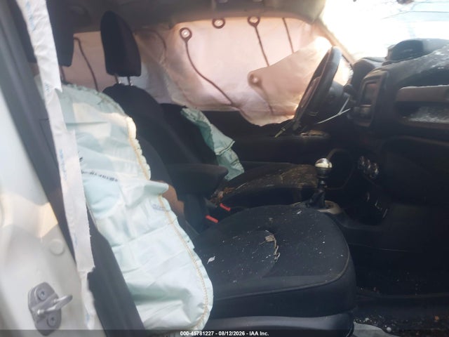 Продажа на аукционе авто 2015 Jeep Renegade Latitude, vin: ZACCJBBH0FPB68208, номер лота: 45781227