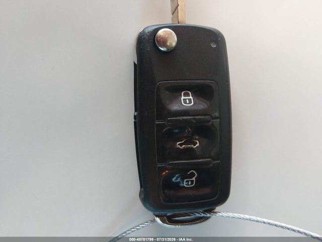 1VWAT7A32FC066535 Volkswagen Passat 1.8t S