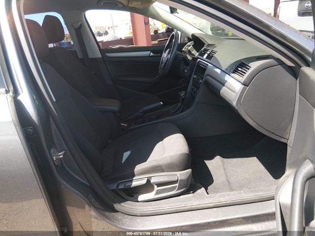 1VWAT7A32FC066535 Volkswagen Passat 1.8t S